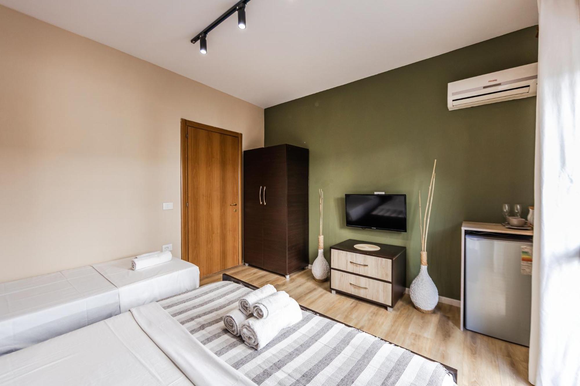 Melon Apartments Вльора Екстер'єр фото
