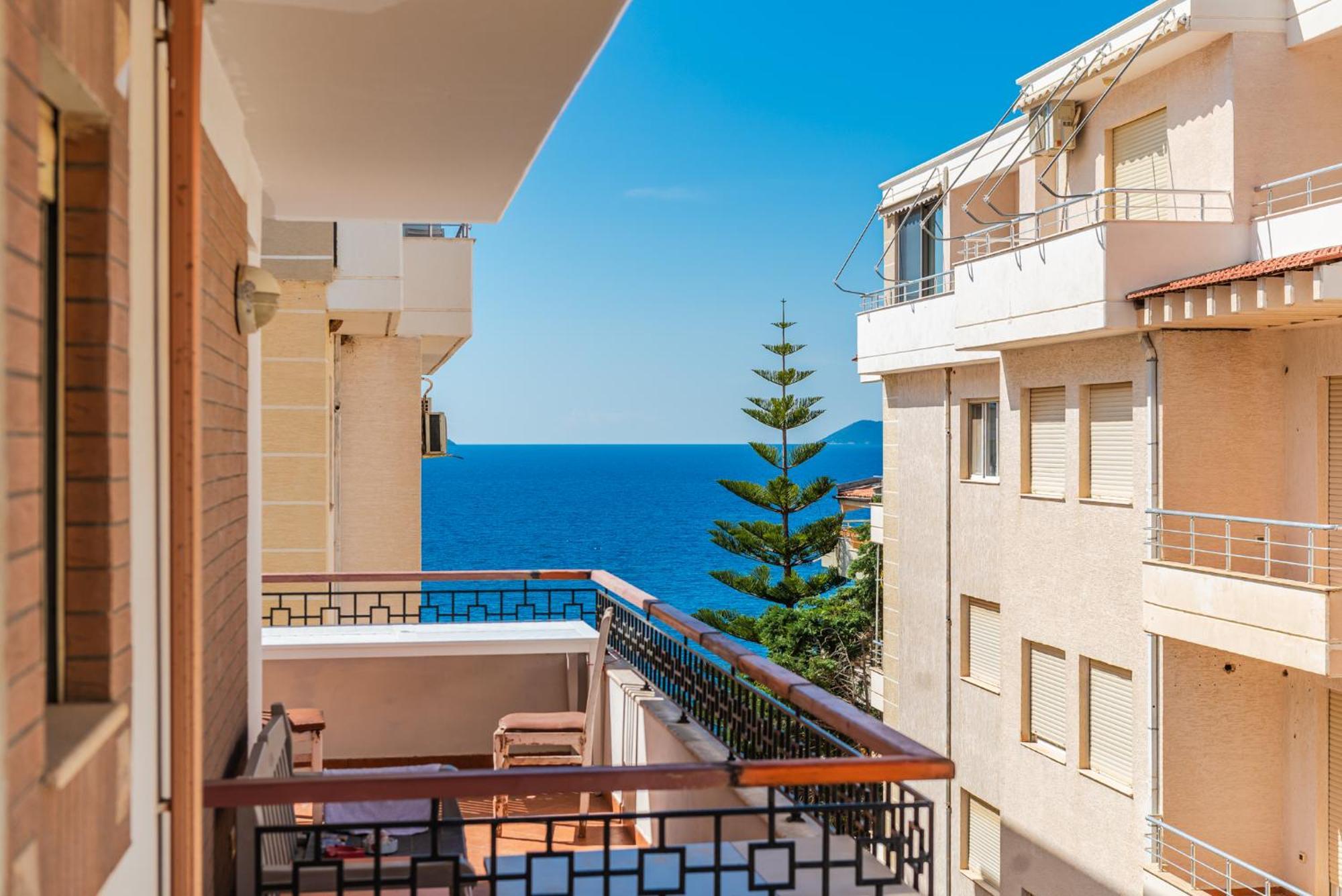 Melon Apartments Вльора Екстер'єр фото