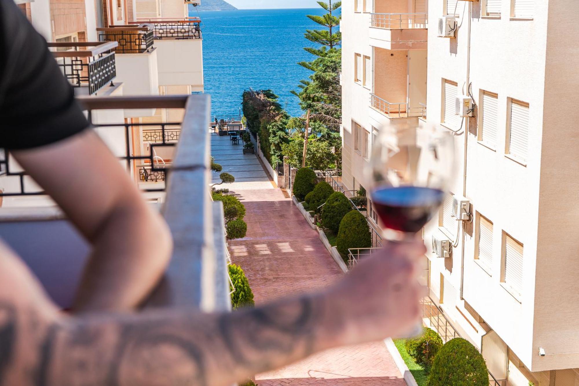Melon Apartments Вльора Екстер'єр фото