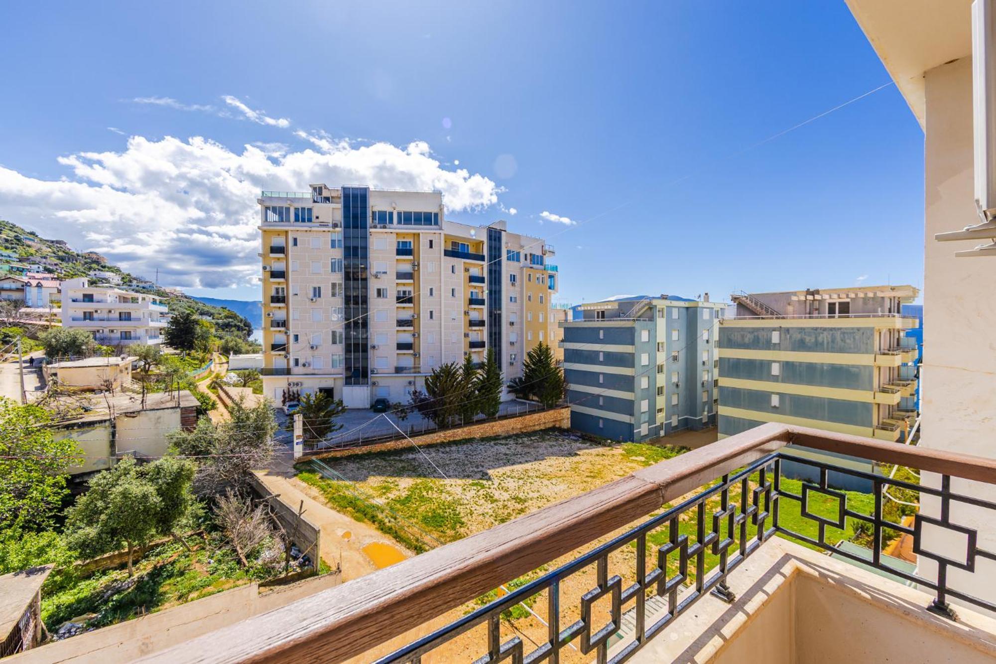 Melon Apartments Вльора Екстер'єр фото