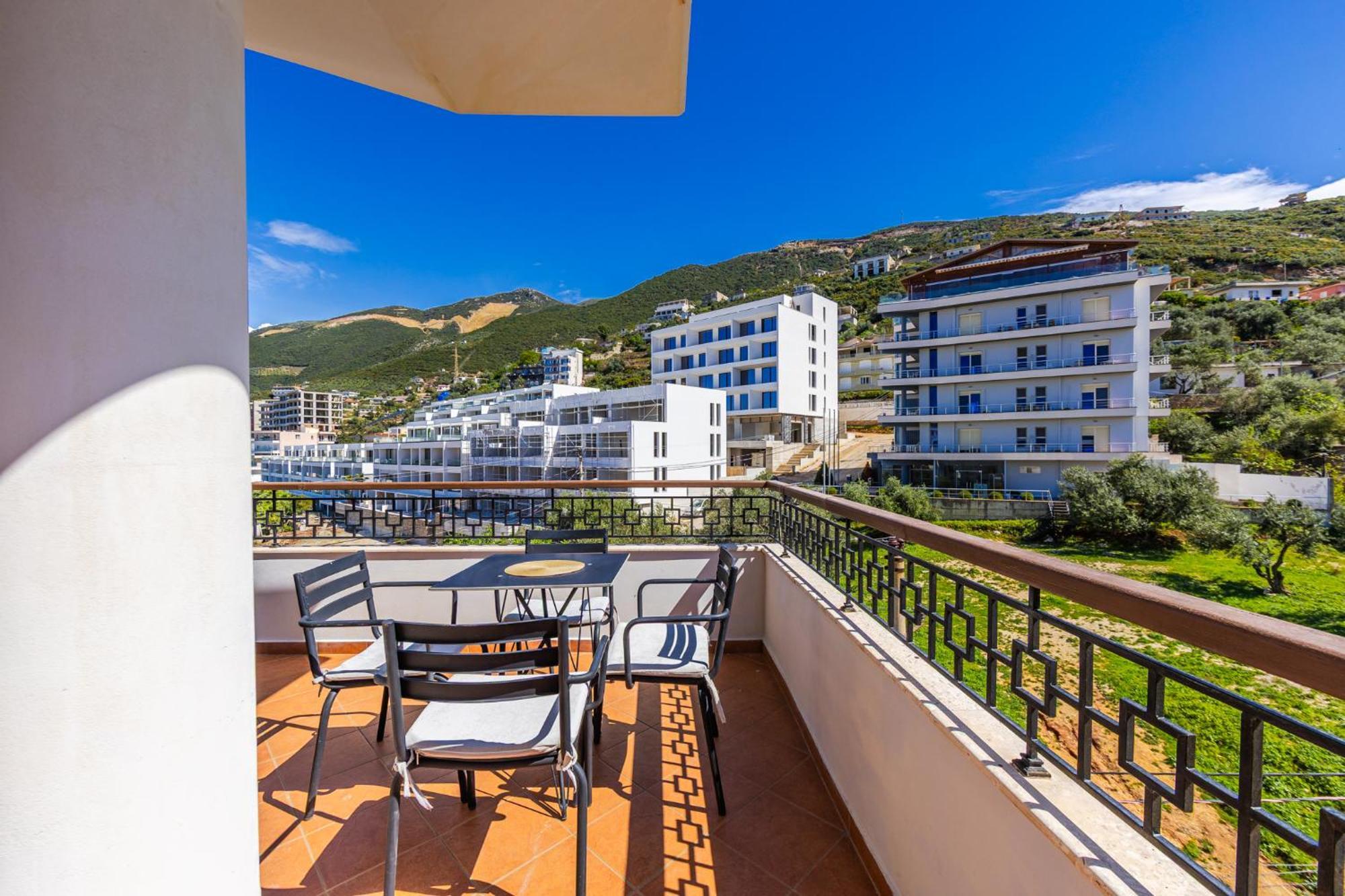 Melon Apartments Вльора Екстер'єр фото