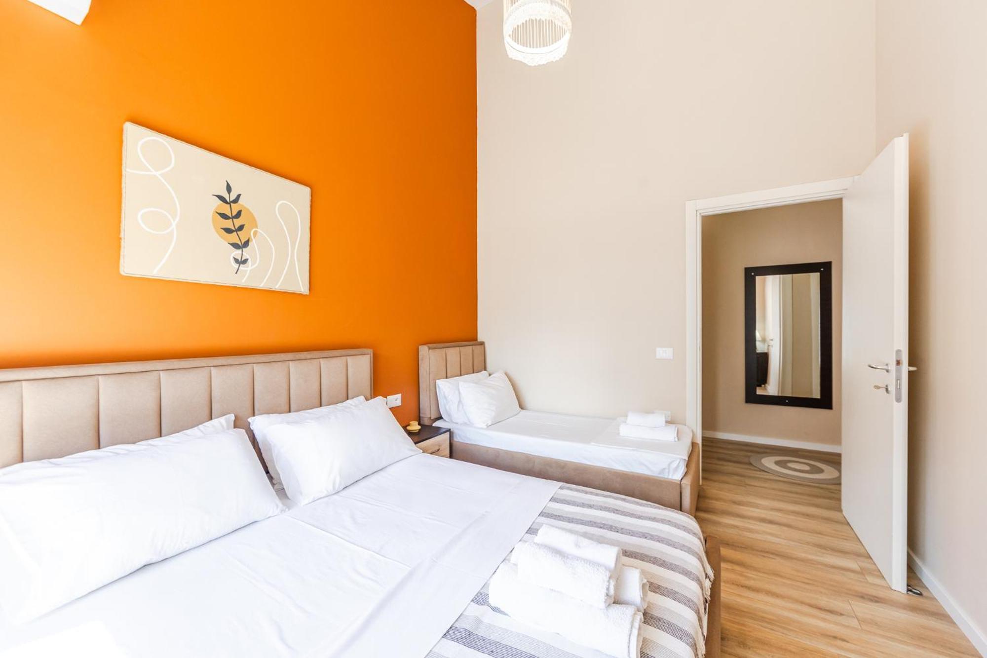 Melon Apartments Вльора Екстер'єр фото