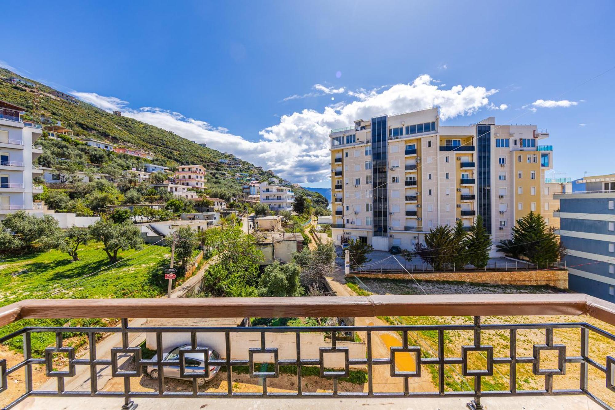 Melon Apartments Вльора Екстер'єр фото